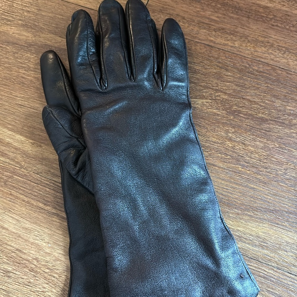 Like new Talbot’s leather driving gloves